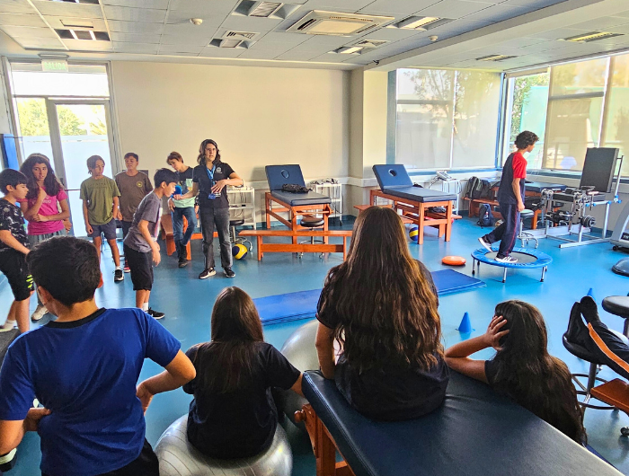 Junto a la Academia de Talentos: profesores UC enseñan sus disciplinas a escolares en el Campus San Joaquín